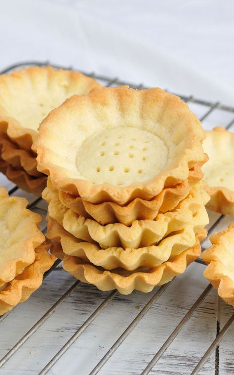 Shortbread Tart Shells, Mini Pie Shells Recipe, Mini Tart Ideas, Mini Tart Shells Recipe, Tiny Tarts, Dessert Shells, Tart Shells Recipe, Small Pies, Mini Lemon Tarts