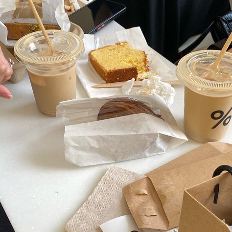 Takeout Coffee Aesthetic, Takeout Coffee, Coffee Aesthetic, Arabica Coffee, Coffee Date, Insta Photo Ideas, Take Out, Takeout Container, Coffee