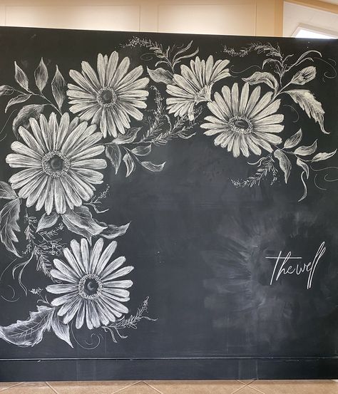 Large Chalkboard Art, Chalk Drawing On Black Board, Drawing For Board Decoration, Black Board Art Chalkboards, Cute Blackboard Ideas, Chalkboard Decoration Ideas, Farmhouse Chalkboard Art, Cool Chalkboard Art, Board Drawing Chalk