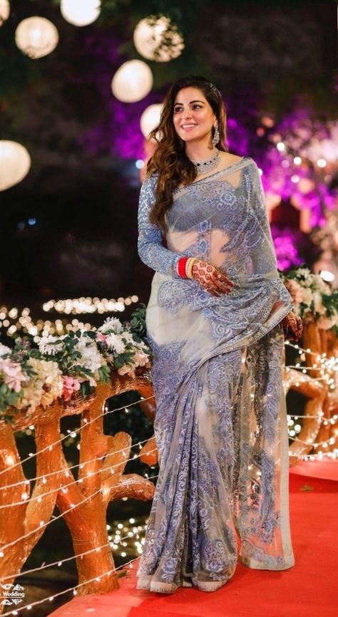 Shraddha Arya, Indian Bridesmaid Dresses, Indian Wedding Gowns, Sarees For Girls, Simple Saree Designs, Wedding Lehenga Designs, Simple Sarees, Saree And Blouse, Saree Designs Party Wear