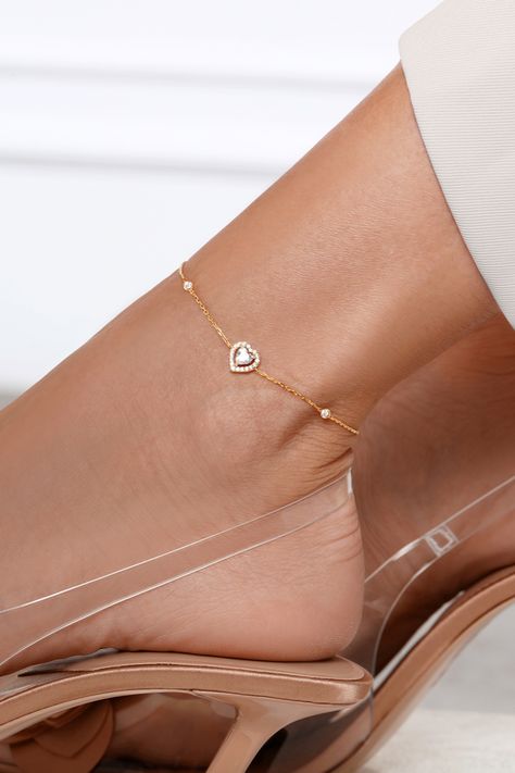 Diamonds down to my toes – literally. Can’t get enough of this golden anklet glow! 💎 #aquaejewels Anklets Simple, Gold Anklet, Anklets, Diamonds, Gold, Quick Saves