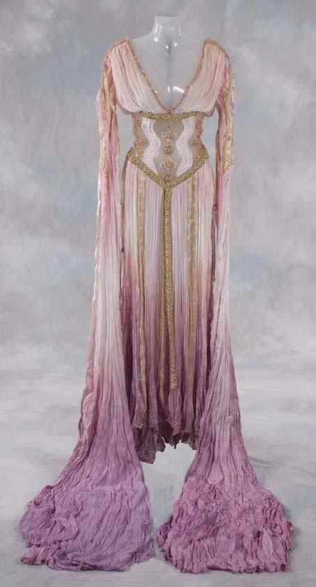 van helsing aleera Van Helsing 2004, Van Helsing, Movie Costumes, Dracula, Image Gallery, Van, Pink, Gold, White