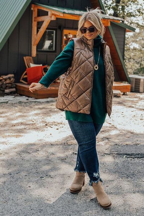 Plus Size Farm Outfits, Plus Size Outdoor Outfits, Fall Outfits Women Plus Size, Plus Size Outfits Casual, Simple Winter Outfits, Plus Size Winter Outfits, Country Tees, Plus Size Fall Fashion, Fall Fashion Trends Women