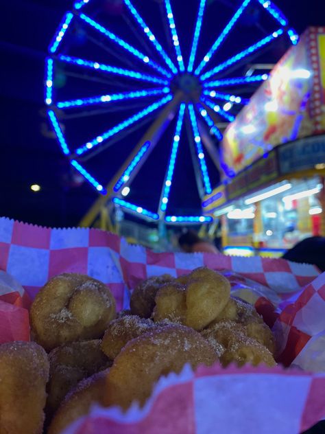 Carnival Date Aesthetic, Summer Carnival Aesthetic, Fun Fair Aesthetic, Carnival Core, Carnival Pics, Carnival Pictures, Carnival Photo Shoots, Carnival Aesthetic, Fair Season