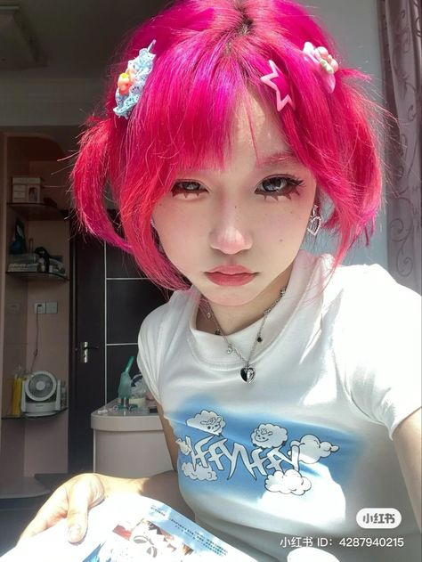 Asian Colorful Hair, Alt Aesthetic Hair, Pink Hair Japanese Girl, Pink Eyebrows Make Up, Cute Funky Hairstyles, Pink Asian Hair, Pink Hair And Eyebrows, Japanese Pink Hair, Asian Pink Hair