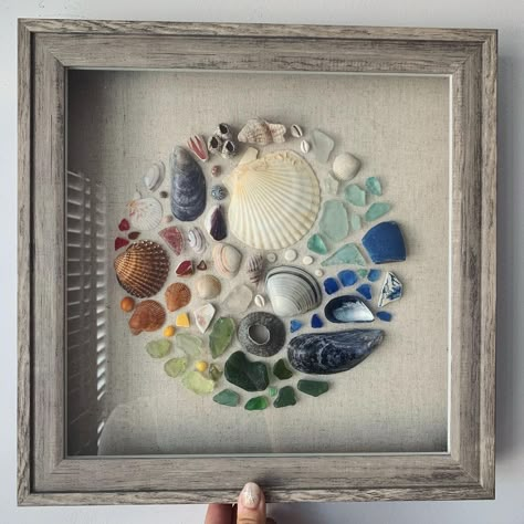 Seashell Art Diy, Sea Glass Art Diy, Shell Yeah, Sea Glass Art Projects, Art Coquillage, Seashell Projects, Seashell Wall Art, Nautical Crafts, Coastal Artwork