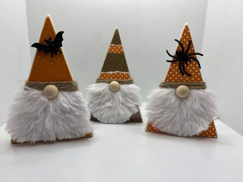 Easter Gnomes Diy, Easter Gnomes, Gnomes Diy, Gnomes Crafts, Christmas Gnomes, Country Crafts, All Holidays, Fall Decorations, Dollar Store Crafts