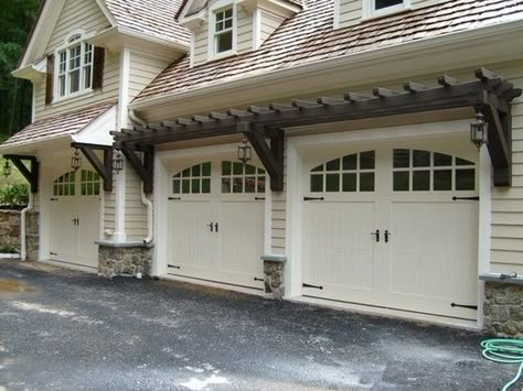 I love the shape of the windows on the garage doors. The hardware gives it a nice touch also! #CurbAppealContest @schlagelocks Garage Trellis, Carriage House Garage Doors, Garage Door House, Carriage House Doors, Carriage Garage Doors, Garage Pergola, Carriage House Garage, Casa Exterior, House Doors