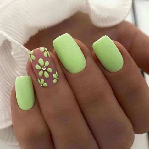 Warning: These nail art ideas may cause extreme jealousy and an overwhelming desire to promptly schedule your next appointment at the salon! So, if you’re not prepared to have the most enviable nails in town, it may be best to turn back now.  . Aurora Flower, Nail Design Gold, Preppy Nails, Nail Short, Cute Simple Nails, Green Nail Designs, Purple Nail, Green Nail, Cute Summer Nails