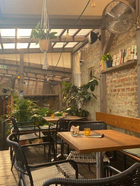 Cafe In Greenhouse, Tea Shop Ideas Cafes, Flower Coffee Book Shop, Botanical Coffee Shop, Cafe Interior Design Aesthetic, Cafe Green Aesthetic, Coffee Plant Shop, Plant Cafe Interior, Floral Coffee Shop