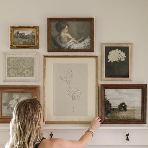 Liz Fourez | Love Grows Wild on Instagram: "Who’s been here long enough to remember the vintage gallery wall in my master bedroom? 👋🏻  Well, because that room is now becoming my teenage son’s bedroom, he wanted the floral, girly art prints removed from his wall immediately (I can’t imagine why 🙃). All those gorgeous frames I so carefully curated have just been sitting in a pile on the floor, but the other day I came up with a plan to re-purpose them in my new office…  So much charm and character added to this big blank white wall! On lovegrowswild.com today, I’m sharing how I designed this gallery wall, plus —  • tips for sourcing vintage style frames  • easy ways to curate multiple pieces of art for a cohesive look • where I like to print digital artwork • 2 ways to create a gallery wa Gallery Wall Transitional, Artistic Gallery Wall, Picture Above Bed, Liz Fourez, Corner Gallery Wall, Wall Layout, Vintage Gallery Wall, Create A Gallery Wall, Gallery Wall Bedroom