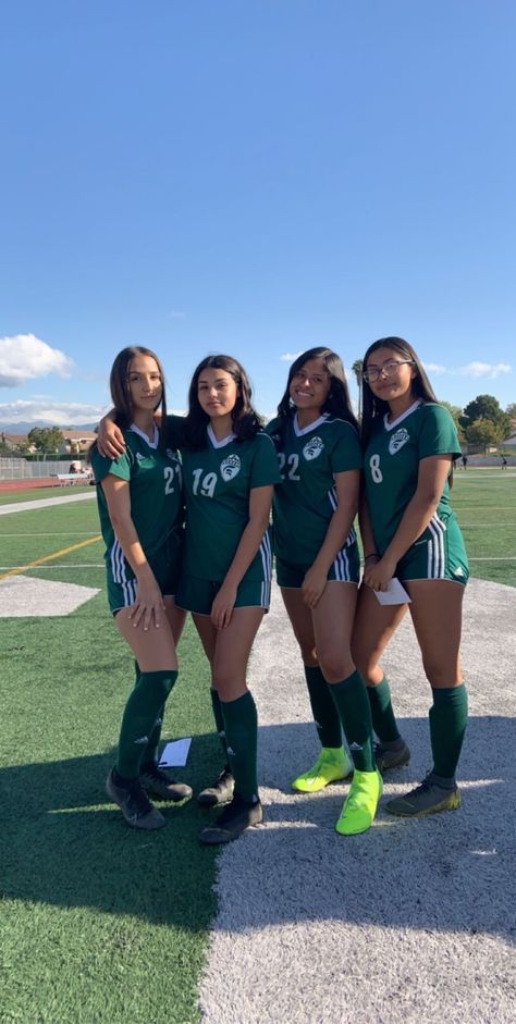 Girls Soccer Outfit, Soccer Fits Women, Soccer Uniforms Girl, Soccer Aesthetic Outfit, Soccer Outfits For Women, Soccer Outfits For Practice, Soccer Girl Outfits, Girl Soccer Players, Soccer Girl Aesthetic