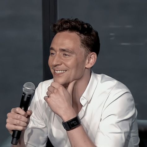 Thomas William Hiddleston, Man Thing Marvel, Tom Hiddleston Loki, Tom Hiddleston, Marvel Avengers, Loki, Celebrity Crush, A Man, Avengers