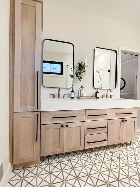 The Forest Way Project: Minimal and Timeless Master Bathroom - Mavella Home Standard Cabinet, Craftsman Bathroom, Master Bath Remodel, Custom Vanity, Bathroom Remodel Designs, Boys Bathroom, Bathroom Inspiration Decor, Upstairs Bathrooms, Bathroom Redo