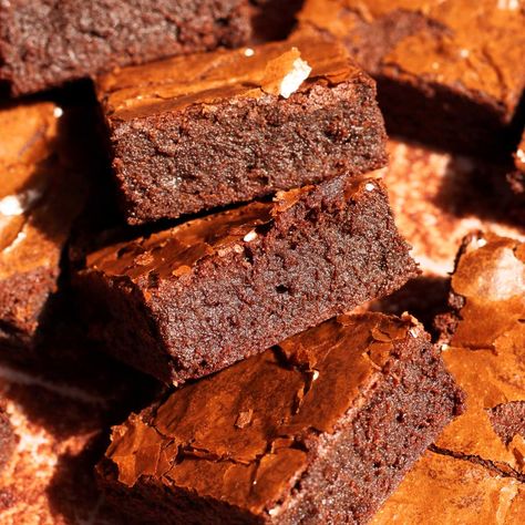 Fudgy 5 Ingredient Brownies - Scientifically Sweet Scientifically Sweet, Cocoa Powder Brownies, Strawberry Shortcake Cookies, Strawberry Pop Tart, Chocolate Peanut Butter Pie, Pecan Pie Recipe, Brownies Recipe Easy, Chocolate Chip Banana Bread, Fudgy Brownies