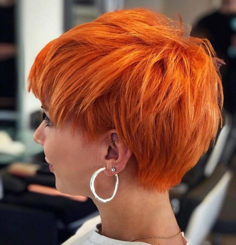 Bright Orange Hair, Red Pixie Cuts, Pictures Of Short Haircuts, Cheveux Oranges, Shaved Pixie, Two Toned Hair, Red Pixie, Short Red Hair, Pixie Styles