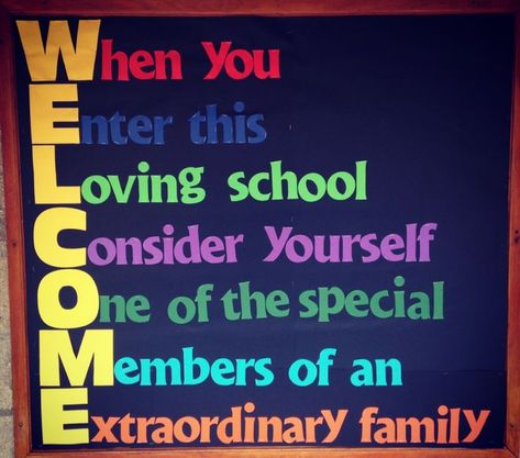 Welcome Acronym For School, Back To School Welcome Ideas, Welcome Teachers Back To School Ideas, Welcome Posters For School, Welcome Back To School Board Ideas, New Year School Board Decoration, Chart Work Ideas For School, Welcome School Board, Welcome Back To School Crafts For Kids