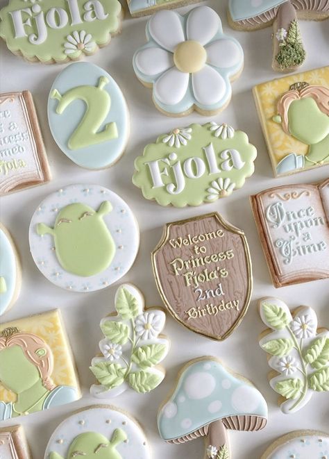 Shrek Sugar Cookies, Shrek Cookies, Shrek Movie, Swamp Party, Shrek Party, Royal Cookies, Movie Night Birthday Party, Cookies Ideas, Themed Cookies