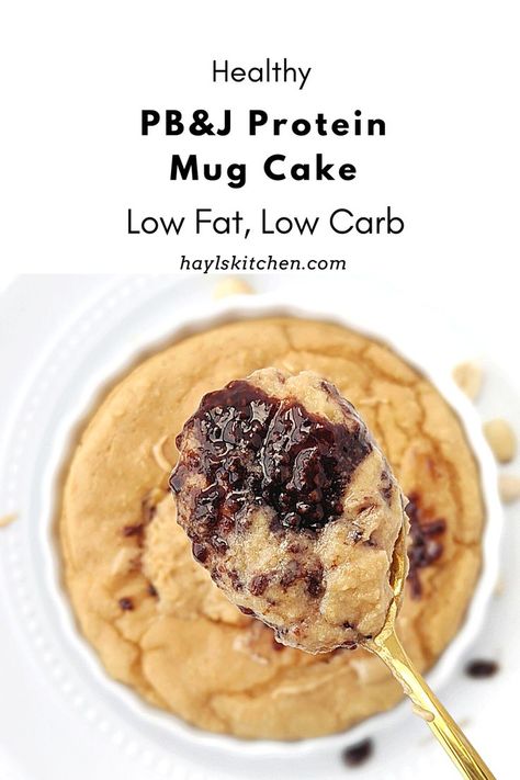 A quick and easy PB&J Protein Mug Cake for the perfect single serve dessert! This peanut butter and jelly protein mug cake is low fat, low carb, low sugar, high protein and gluten free too. Mug Cake Protein Powder, Easy Dessert For One, Dessert For One, Protein Mug Cake, Low Carb Mug Cakes, Protein Mug Cakes, Low Fat Low Carb, Protein Baking, High Protein Desserts