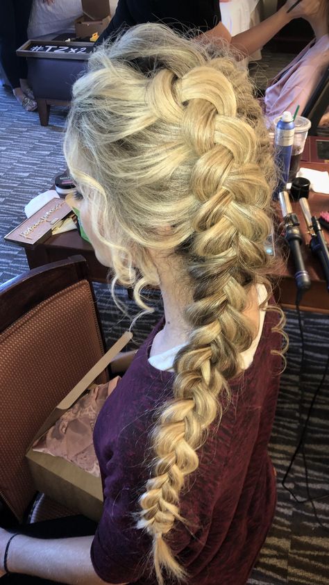 big messy dutch braid bridesmaid hair Big Dutch Braid, Milk Maid Hair, Protective Hairstyles White Women, Messy Dutch Braids, Long Dutch Braids, Hairstyles Long Blonde Hair, Big Braid Hairstyles, Dutch Braid Messy, Hide Double Chin