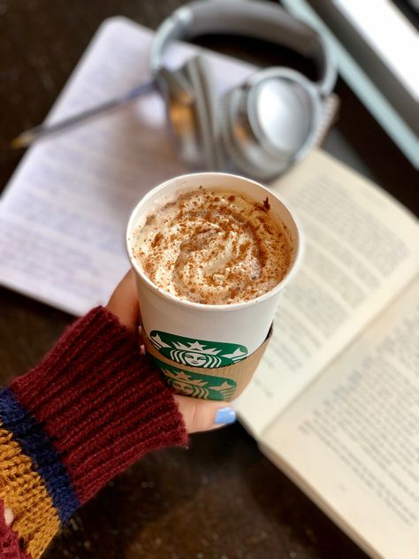 Starbucks Psl Aesthetic, Psl Aesthetic, Winter Studying, Laptop Hacks, Fall Aesthetic Coffee, Iced Coffee Fall Aesthetic, Starbucks Autumn, Homework Aesthetic, Starbucks Psl