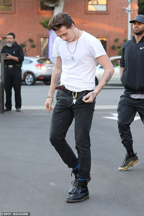 Brooklyn Beckham Beverly Hills December 19, 2018 - Star Style Man Dr Martens 1460 Outfit, Edgy Outfits Men, Dr Martens Men Outfit, Hana Cross, Edgy Street Style, Dr Martens Men, Dr Martens Outfit, Festival Outfits Men, Mens Smart Casual Outfits