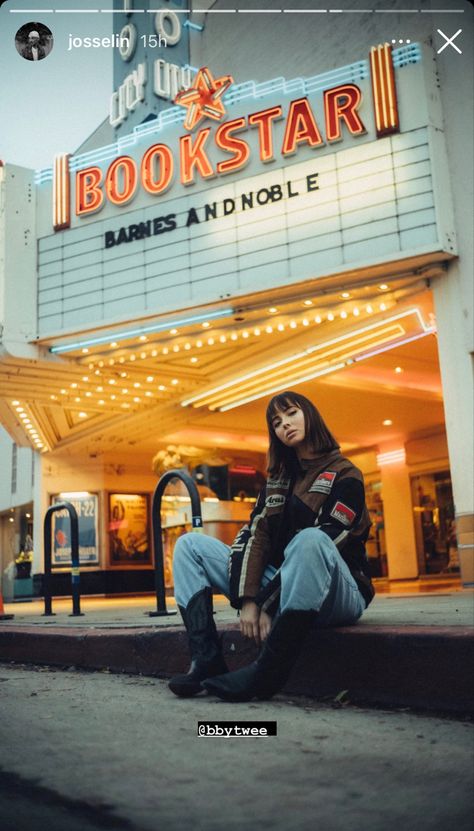 Old Movie Theater Photoshoot, Movie Theater Photoshoot Ideas, Cinema Photoshoot Ideas, Movie Theatre Photoshoot, 80s Poses, Movie Theater Photos, Movie Theater Photoshoot, Theater Photoshoot, Movie Photoshoot