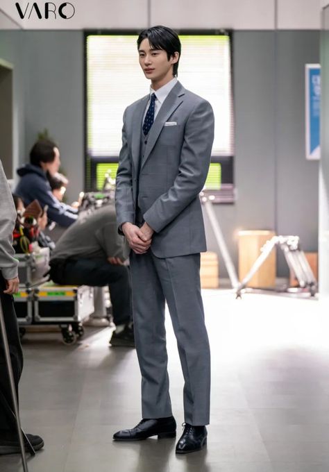 Kdrama Suits Men, Korean Men In Suits, Conor Mcgregor Suit, Mcgregor Suits, Sun Jae, Lovely Runner, Suits Men, Fashion Suits For Men, Conor Mcgregor