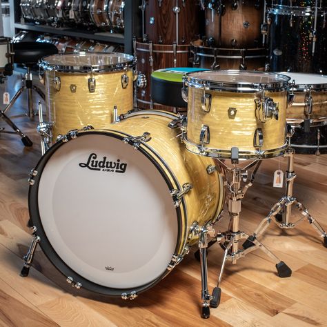 The Aged Onyx finish on this Ludwig 12/14/20 Classic Maple is truly aged to perfection, and sounds nice too! Drum Wrap, Ludwig Drums, Drum Sets, Music Machine, Metal Drum, Drum Accessories, Les Paul Custom, Snare Drums, Drum Kit