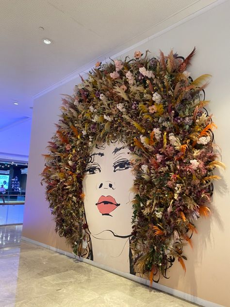 Hair Salon Mural Wall Art, Artificial Vertical Garden, Artificial Grass Wall, Moss Decor, Beauty Room Design, Foyer Design, Easy Canvas Art, Retail Store Design, Bar Design Restaurant