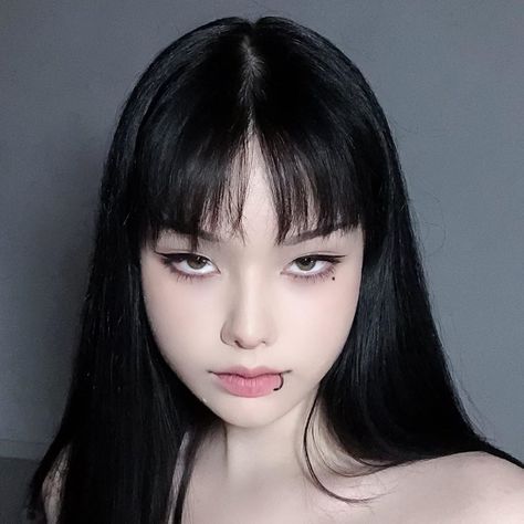 Edgy Makeup, Asian Eye Makeup, Creative Makeup Looks, Makeup Makeover, Asian Makeup, Pretty Makeup, Cute Makeup, Aesthetic Makeup, Korean Makeup