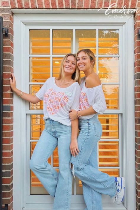 Recruitment Tshirt Ideas, Hometown Throw Down Sorority, Rush Round 1 Outfit, Sorority Recruitment Photos, Sorority Philanthropy Outfits, Sorority Recruitment Poses, Sorority Work Week Poses, Sorority Recruitment Pictures, Sorority Photoshoot Poses