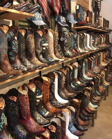 Cowboy Boots Collection, Cowgirl Fashion Style, Cowboy Baby, Outfits 70s, Cowboy Girl, Western Life, Cowgirl Aesthetic, Cowboy Outfits, Western Chic