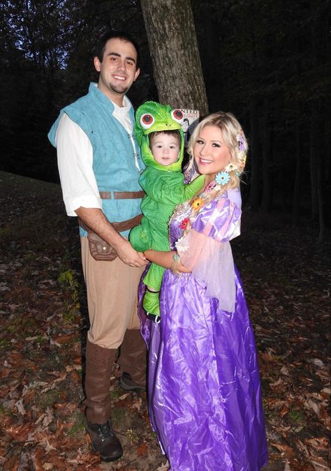 Pascal And Rapunzel, Tangled Costumes, Rapunzel Halloween, Halloween Costume Family, Family Costumes For 3, Rapunzel Halloween Costume, Disney Family Costumes, Tangled Costume, Costume Family