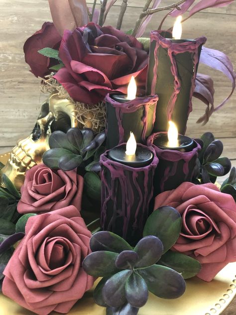 Skull floral arrangement. Deep purple,black and deep red flowers with a gorgeous gold skull centerpiece. Comes with 4 handmade, black and purple, tea light battery powered flickering candles. Beautiful and elegant centerpiece. A unique hand painted gold skull designed to add a small witchy gothic touch to any room. This skull and floral centerpiece is a perfect Halloween decoration, or Halloween wedding decor for that extra special touch. Sizing/Dimensions 13 inches wide and 19 inches tall Featu Halloween Wedding Centerpieces, Halloween Decor Indoor, Mystical Halloween, Dark Romantic Wedding, Gothic Wedding Theme, Dark Wedding Theme, Flower Magic, Table Halloween, Halloween Themed Wedding