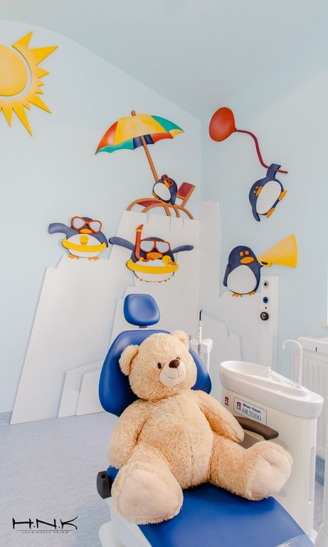 Dental clinic for children with a gorgeous design Dent Estet 4 Kids - Hamid Nicola Katrib - www.homeworlddesign. com (11) Pediatric Dental Office Decor, Pediatric Dental Office Design, Dental Health Week, Pediatric Dental Office, Dentist Office Design, Dental World, Dental Offices, Dental Office Design Interiors, Medical Office Design