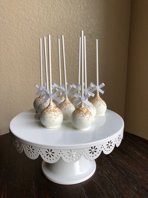 Bautizo Cake Pops, Cake Pop Decoration Ideas, First Communion Cake Pops, Communion Cake Pops, Baptism Cake Pops, Cake Pop Receita, Cake Pops Wedding, Comunion Cake, Sweets Table Wedding