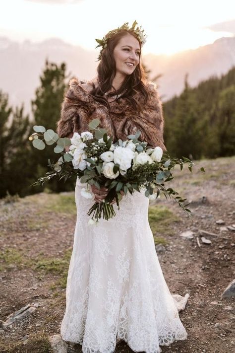 Brown Faux Fur Shawl - Faux fur shawl in a gorgeous camel color. This color looks amazing on a bride dress for the ultimate rustic winter look. From modern and luxurious to vintage and elegant, in every style and budget. Check out our top picks for the most stunning bridal faux fur wrap and coats for the winter bride. Fur Wedding Dress, Fur Shawl Wedding, Wedding Shawls, Faux Fur Shawl, Faux Fur Wrap, Wedding Themes Winter, Winter Bride, Bridal Shawl, Fur Wrap