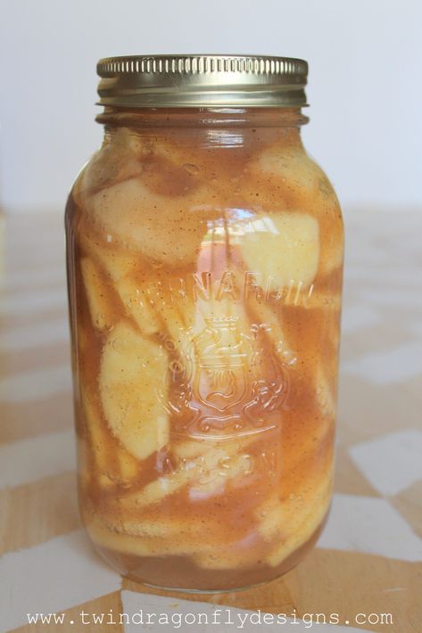 This canned apple pie filling recipe makes delicious pie every time! Easily can jars of apples to use in your next homemade apple pie! Apple Pie In A Jar Recipe, Canned Apple Pie, Canning Apple Pie Filling, Apple Pie Filling Recipe, Baked Spinach Dip, Canning Apples, Apple Pie Recipe Homemade, Baked Spinach, Apple Pie Filling Recipes