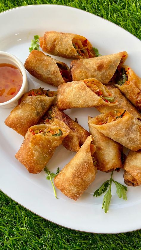 nehadeepakshah on Instagram: Veg Spring Rolls !!! This recipe needs no introduction. Leave a comment if you love spring rolls too 😃 This is definitely the EASIEST… Veg Spring Rolls Photography, Indian Spring Rolls, Vegetarian Junk Food Recipes, Veg Spring Rolls Recipes, Spring Rolls Aesthetic, Veg Roll Recipe, Veg Roll, Restaurant Banner, Veg Spring Rolls