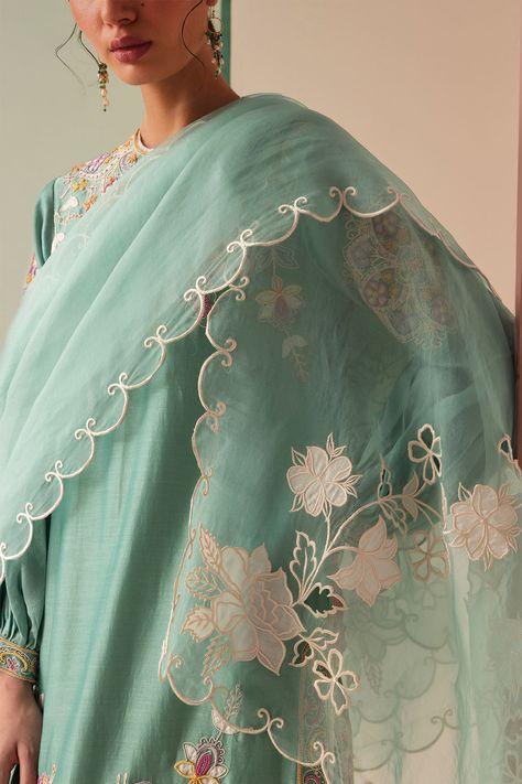 Buy Green Silk Organza Cut Work Floral Mughal Bloom Applique And Dupatta For Women by Chandrima Online at Aza Fashions. Duppattas Designs Ideas, Embroidery Fashion Detail, Flower Machine Embroidery Designs, Lace Dress Design, Hand Beaded Embroidery, Cutwork Embroidery, Beautiful Dress Designs, Embroidery Suits Design, Boutique Dress Designs