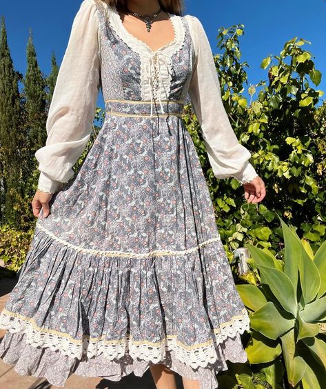 Vintage dress collector/ reseller on Instagram: “FOR SALE/TRADE magical purple Morris print midi dress with flowy white sleeves and pockets 💗💗 This print is SO good Gold tag attached,…” Movie Dresses, 70s Prairie Dress, 70s Prairie, Kurtis Design, Prairie Dresses, Stylish Kurtis, Peasant Style Dress, Stylish Kurtis Design, Morris Print