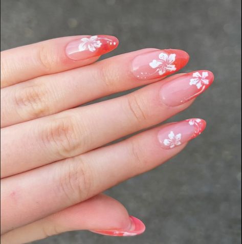 Summer Nails Hawaiian Flowers, Beachy Nails Acrylic, Hawaii Nails Ideas Hawaiian Flowers, Gel Nails Beach, Summer Beachy Nails, Summer Beach Nail Designs, Summer Acrylic Nails Almond, Tropical Summer Nails, Hawaiian Flower Nails Acrylic