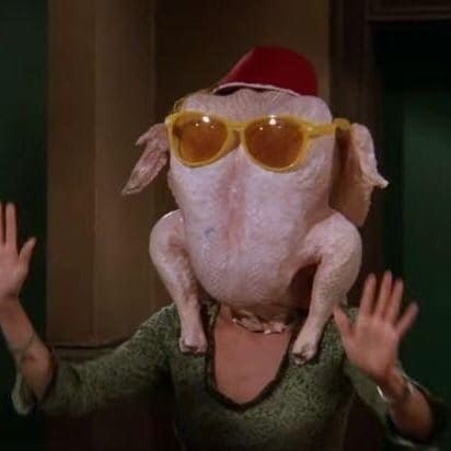 woman wearing turkey over her head sunglasses Friends Thanksgiving Episodes, Halloween Ideias, Happy Friendsgiving, Thanksgiving Football, Happy 10th Anniversary, Food Issues, Friends Thanksgiving, Thanksgiving Cooking, Friends Episodes