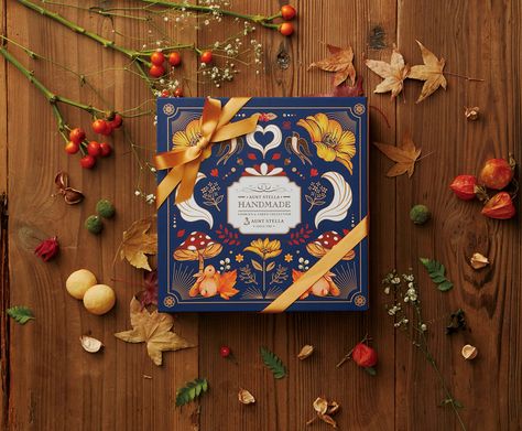 Christmas Packaging Design Inspiration, Cny Hampers, Packaging Design Illustration, Christmas Packaging Design, Cake Boxes Packaging, Diwali Gift Box, Sweet Box Design, Celebration Box, Christmas Hamper