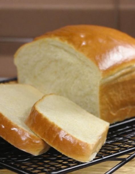 White Yeast Bread Recipes, The Best Sandwich Bread Recipe, White Bread Dough Recipe, American Bread Recipes, Homage Bread Recipe, Grandmas Perfect Homemade Bread, Homemade Amish Bread, Fast Acting Yeast Bread, Bread Machine Amish Bread