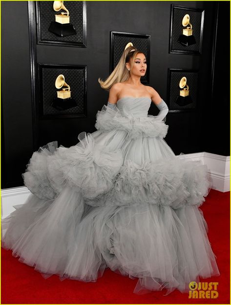 Ariana Grande Wows in Big Ball Gown on Grammys 2020 Red Carpet! Grammy Fashion, Grammy Awards 2020, Ariana Grande Grammys, Grammys 2020, Grammy Dresses, Giambattista Valli Haute Couture, Sam & Cat, Ariana Grande Style, Ariana Grande Wallpaper