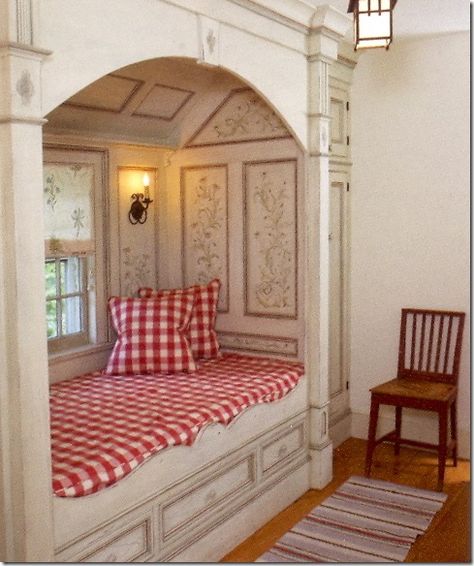 Delightful alcove for guest 138: Sleeping to the East Alcove Bed, Muebles Shabby Chic, Bed Nook, Built In Bed, Country Interior, Shabby Chic Bathroom, Cabinet Bed, Red Checkered, Chic Bathrooms