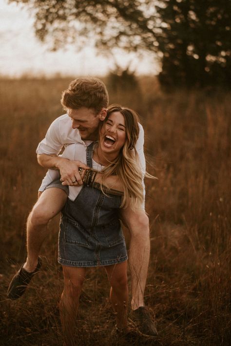 Cute Couple Photoshoot Ideas, Couples Photoshoot Boho, Relationship Photoshoot, Couple In The Woods Photography, Woodsy Couple Photos, Lesbian Couple Photoshoot Photo Ideas Fall, Photos Couple Mignon, Redwoods Couples Shoot, Shooting Couple