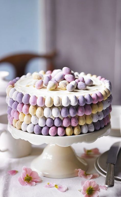 Mini Egg Cake, Easter Cake Designs, Mini Eggs Cake, Easter Cake Easy, Easter Cake Decorating, Tårta Design, Easy Easter Desserts, Easter Desserts Recipes, Egg Cake